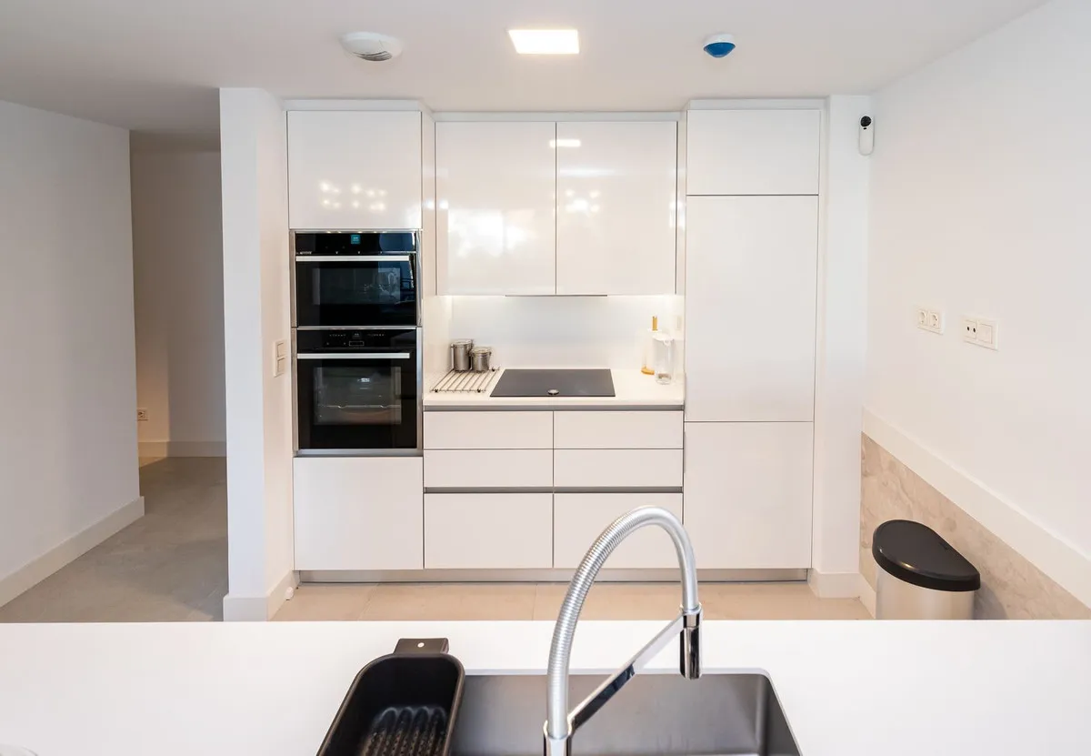 8a8081b9-000e-46a9-adf1-4985dc2be68f