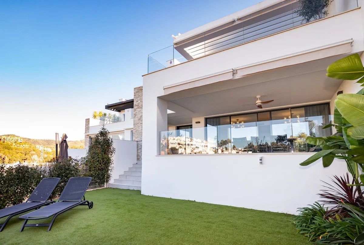 aa33d7c2-179f-48d2-bbc9-1614153866b9