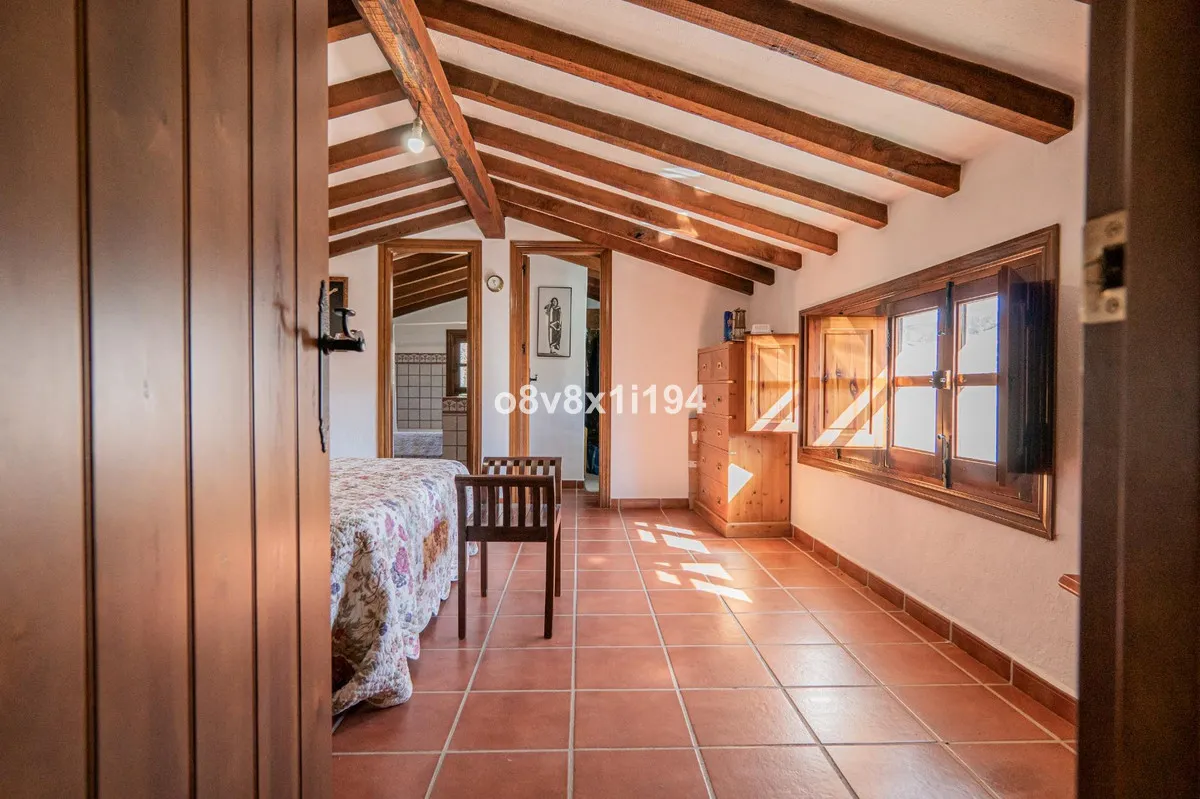 252af5e5-68b0-4b49-b203-c6598a3b7715