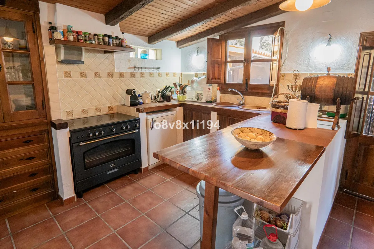 479bfb2a-e703-454e-a166-bfd1c0aa407a