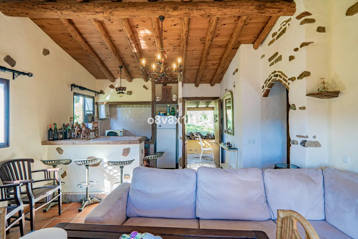 a37c6935-20ac-44a4-a64d-1e01d890a849