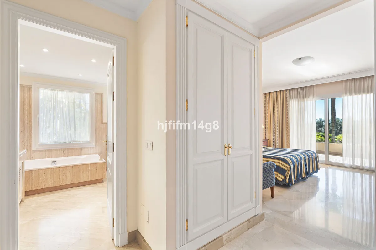 f9e49fd4-74e4-4f44-8ada-97fd00bae96f