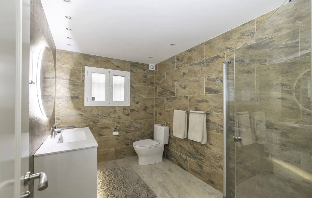 47652093-d05a-4e04-ba03-082759038863