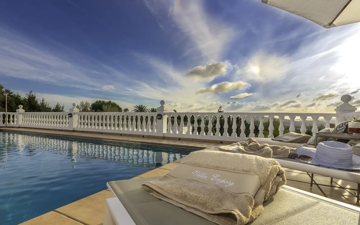 f9b7a7a4-b376-4f06-8479-e06522af8b09