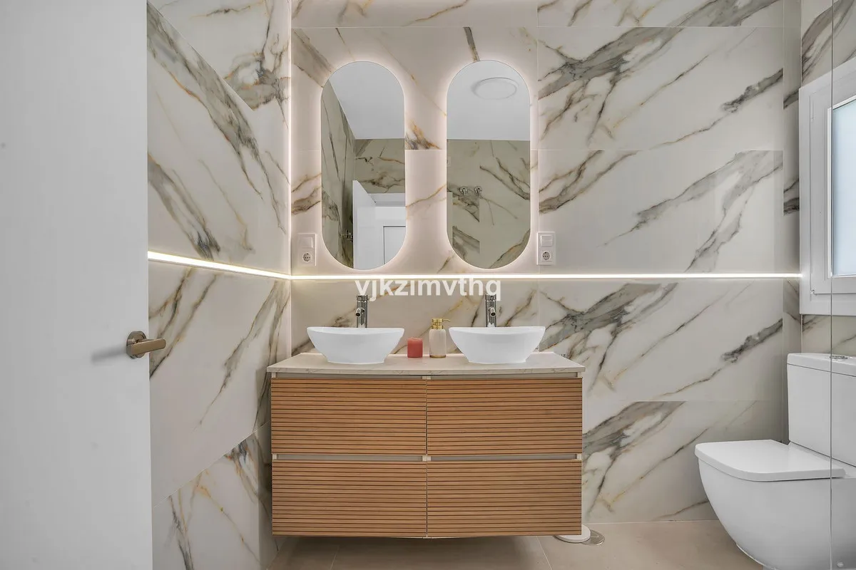 f79d3efb-63b8-40d3-812a-058d5127a59e