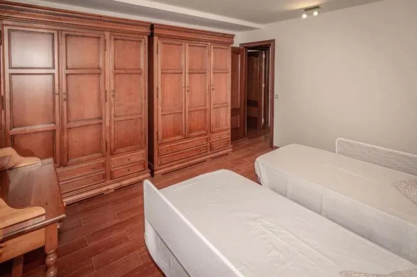 7e012a7b-cda6-49b3-b340-33b06f9f4602