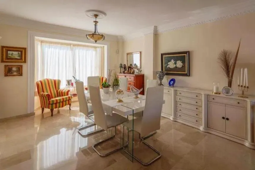 a4255975-7a0a-4073-bdef-7c19cabea42f