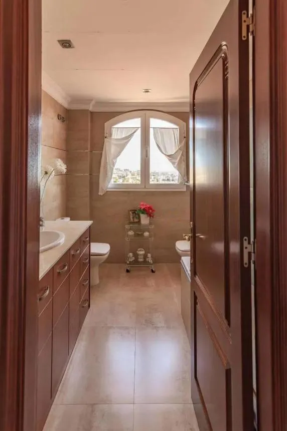 f079d3e2-8626-4428-aff3-fdc8f28b275a