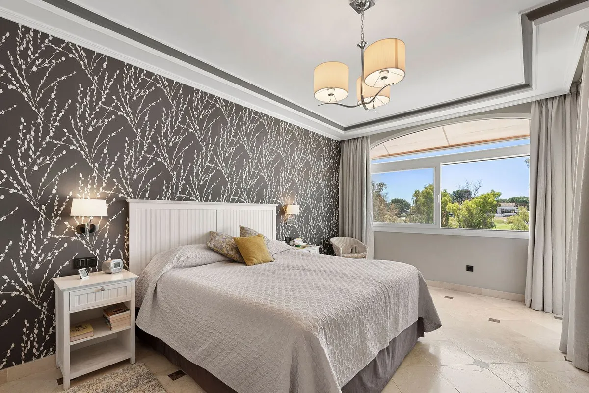 77c27933-839d-4e00-88a4-e7a25c222d60