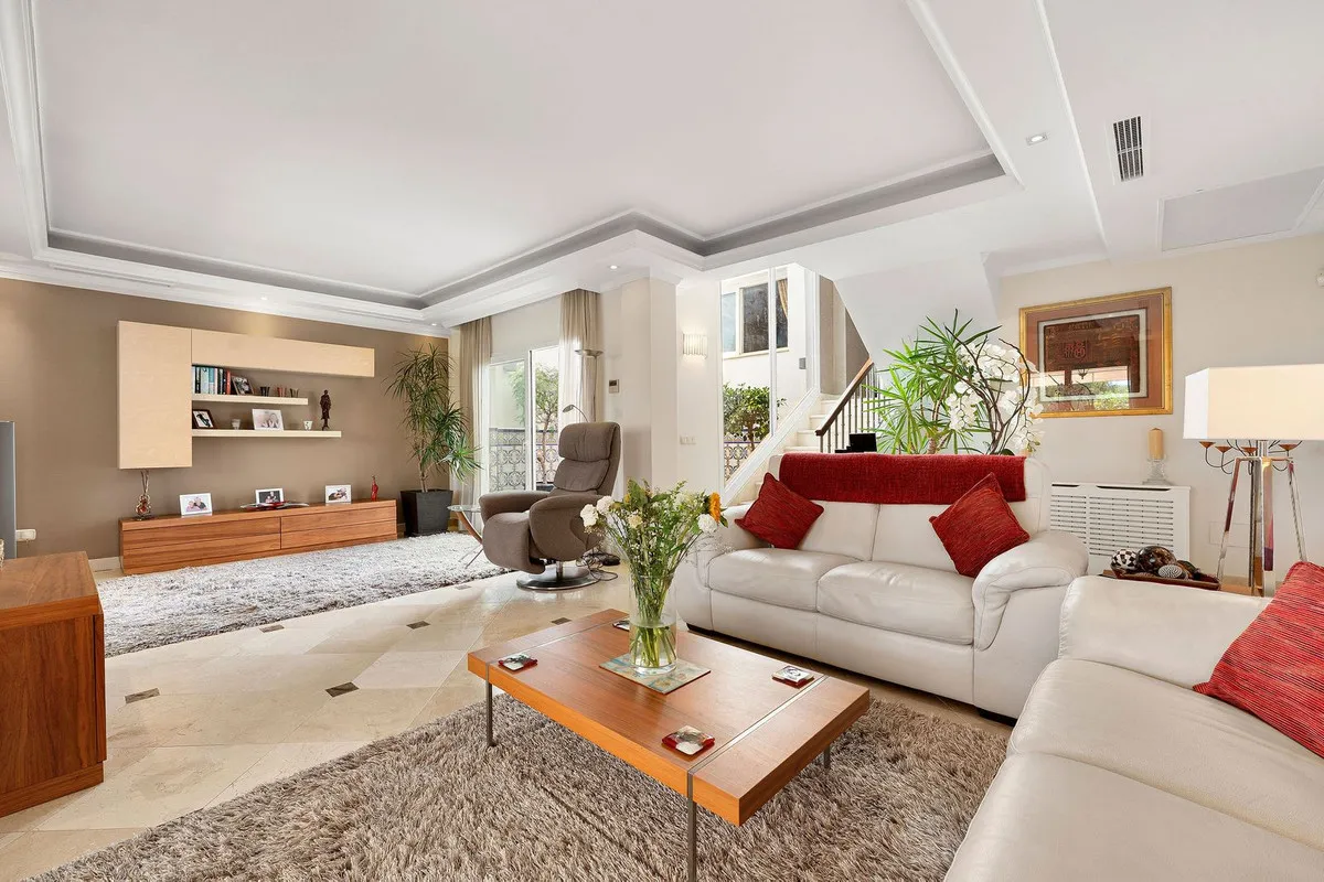 d5db21f4-03ff-4fe8-8dac-356b99bd97e7