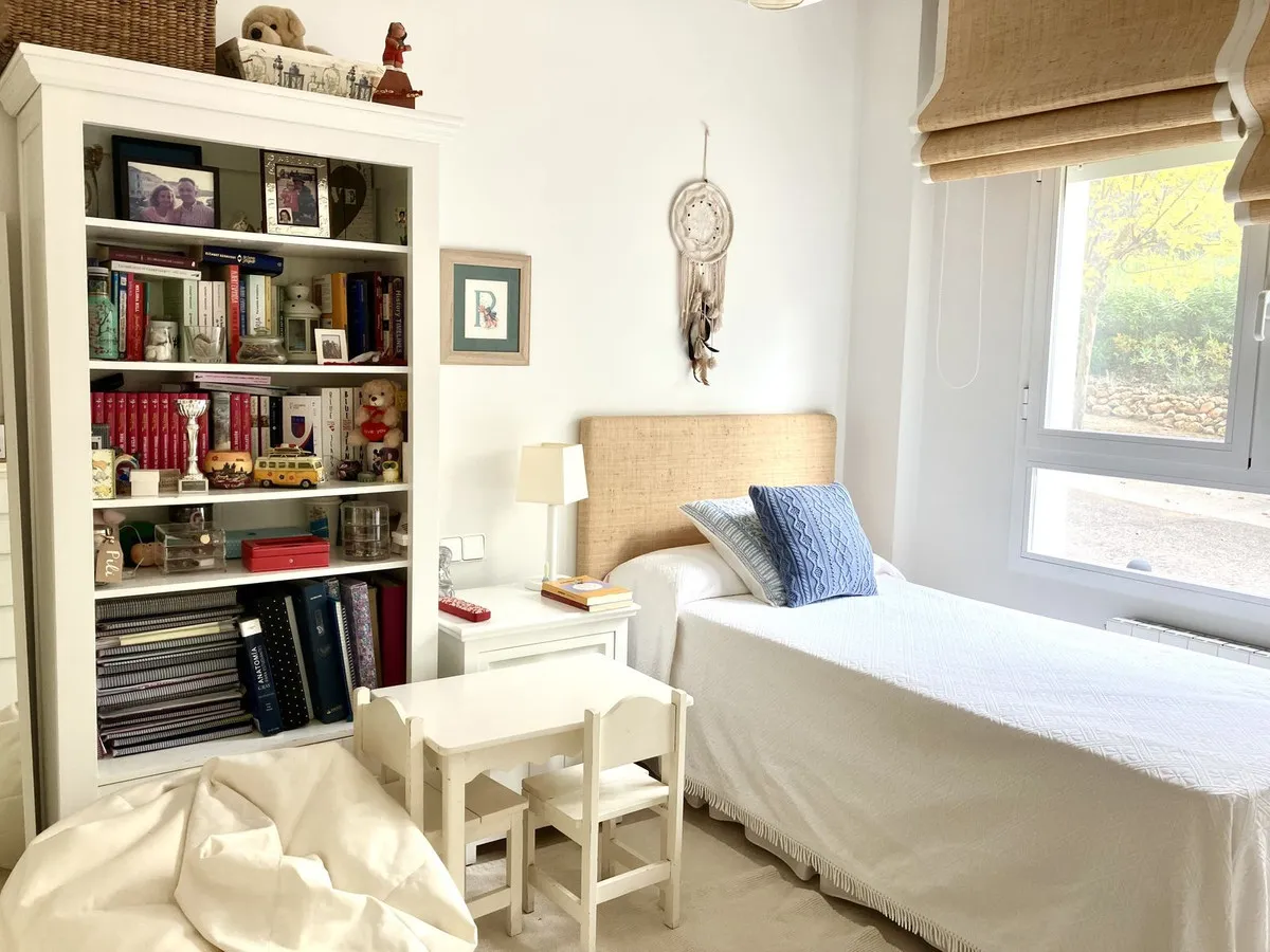 a0496438-2e0f-4e20-8c8b-4c831cc0cbe5