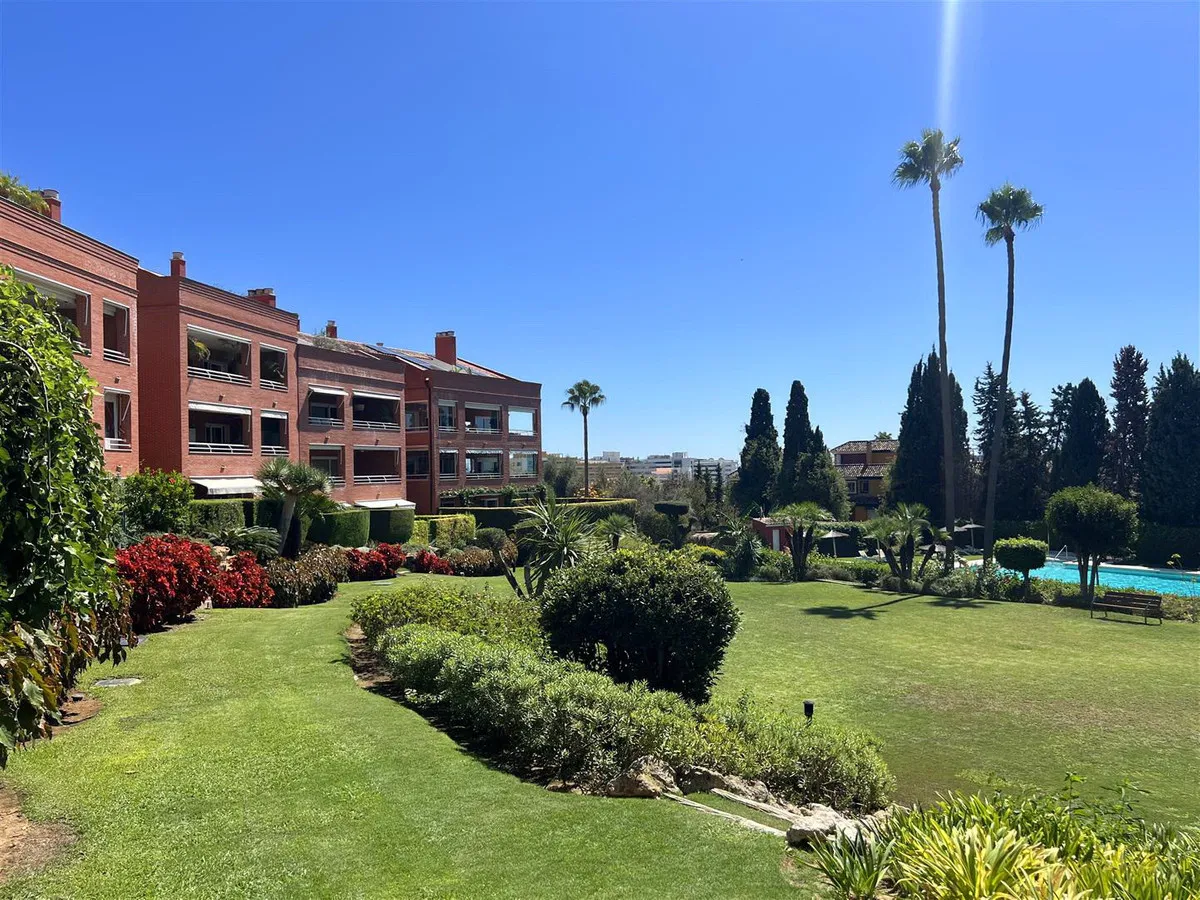 e918fea1-53a6-4dcb-8a3b-99a4894fd943