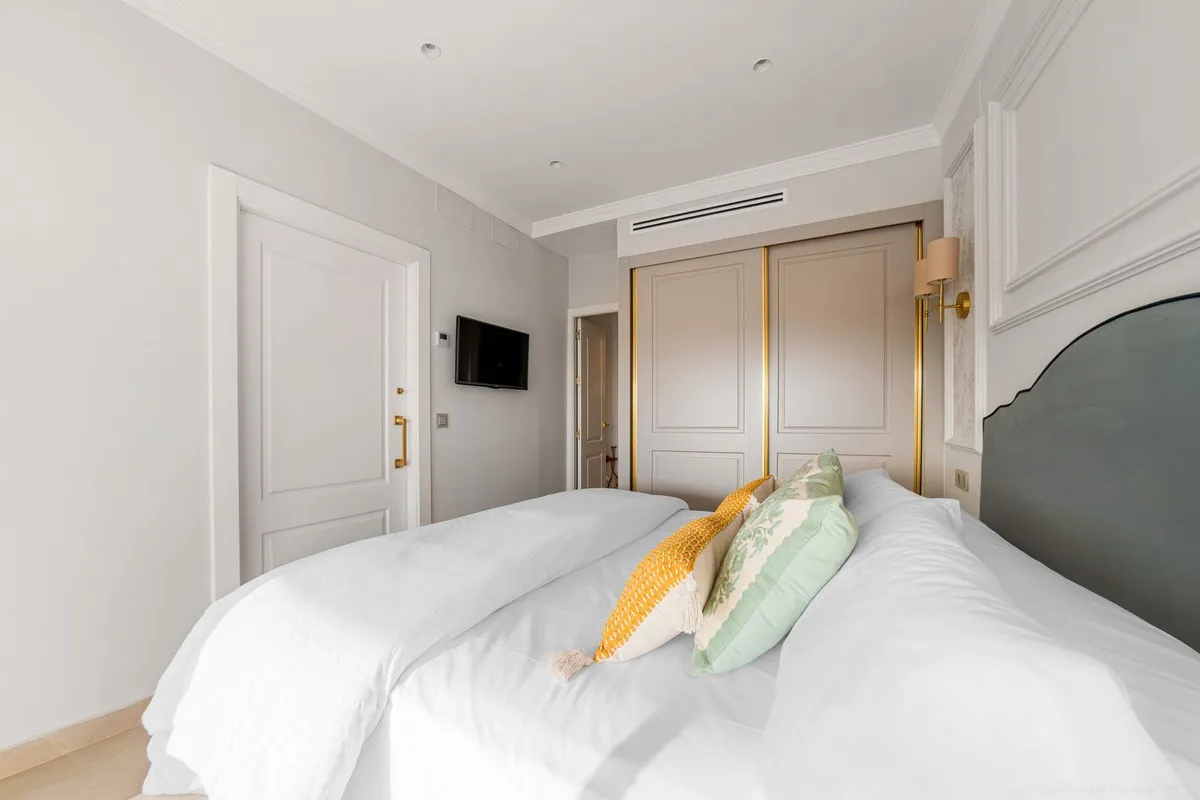 e21d4d0f-41c6-4bb7-983d-886592232803