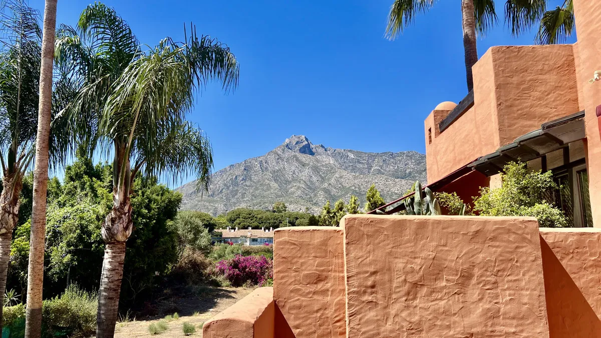 f0c0b0b1-8435-4e24-aee8-3315170943e3