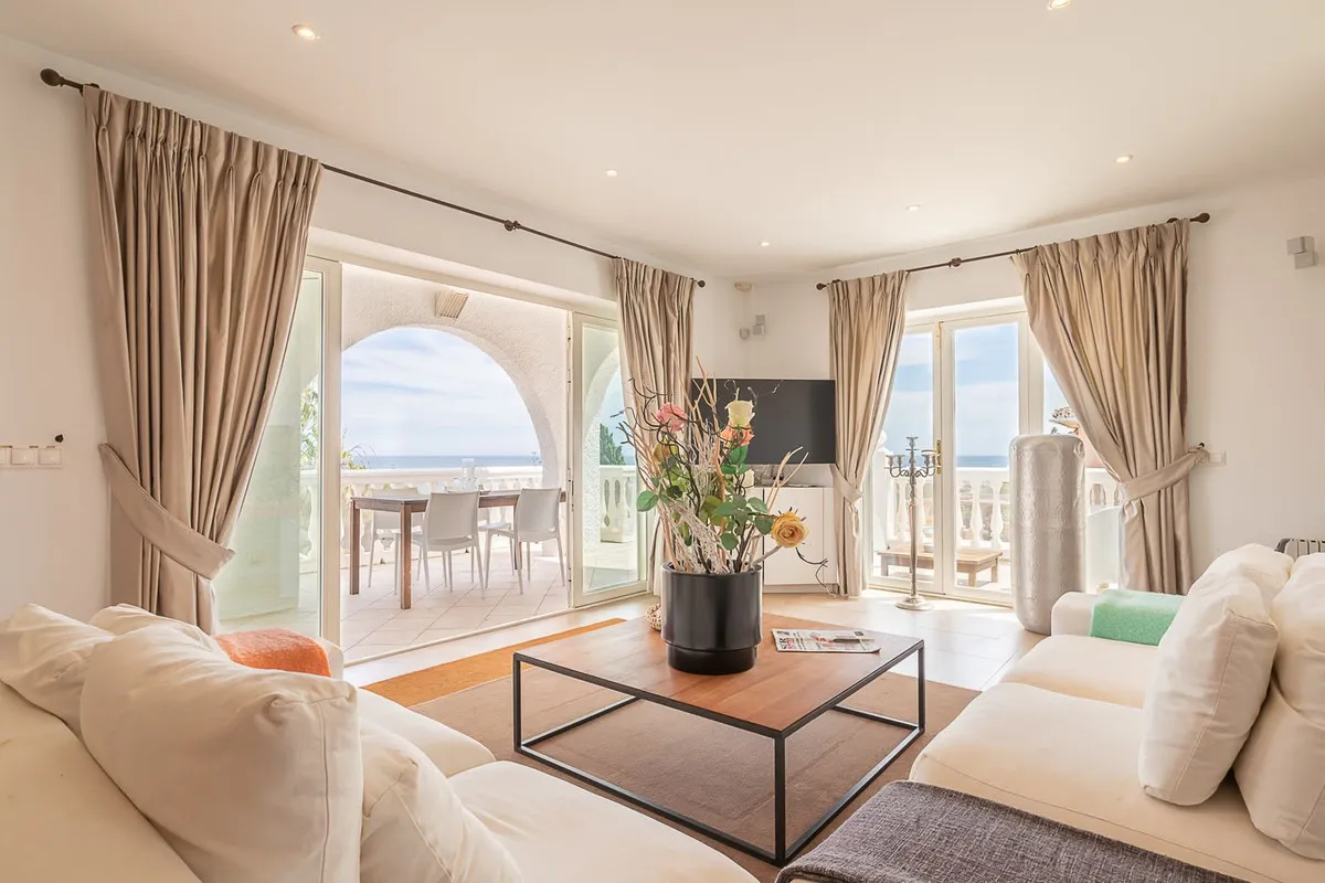 958b1f5d-8406-45a5-8d36-8f04531848c5