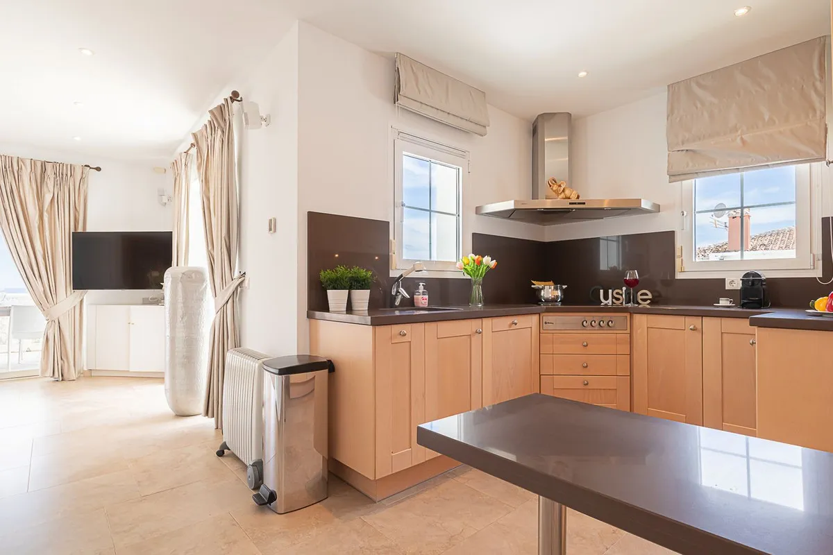 b4925e86-d17d-47e4-9aa8-a0454330aa3f