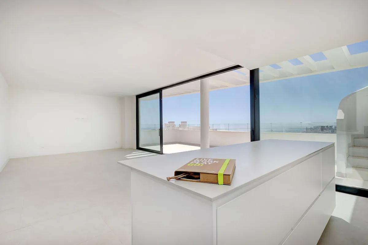 990db3a2-890e-4592-ac78-28a4d8466f40