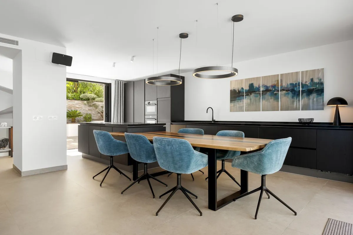 0e5d8aac-b7e4-470b-bd5e-c0144c92ca4f