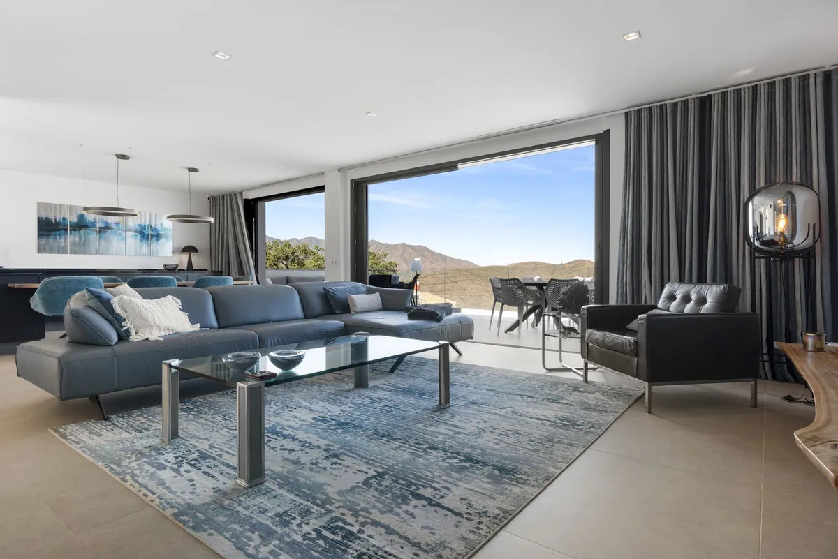 86417318-32fb-415b-baaa-dfb4e40898f0