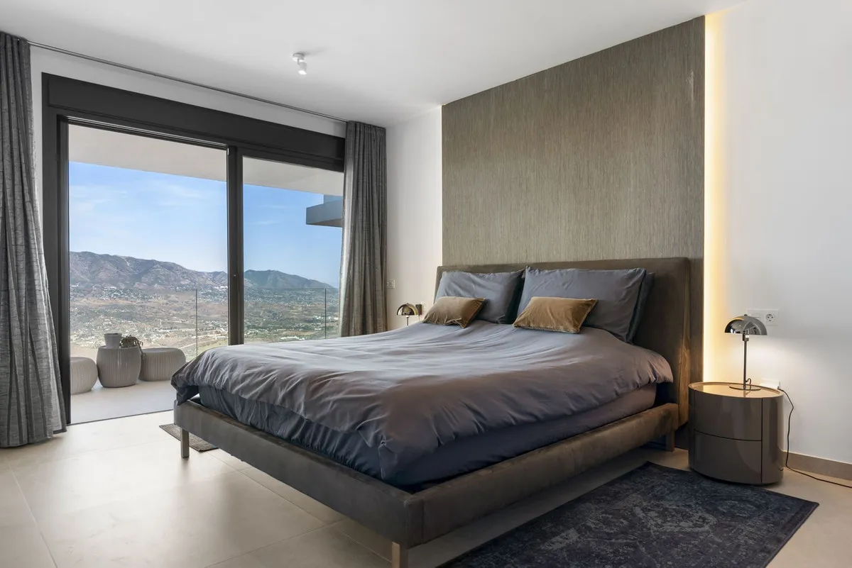 e723018c-e596-40b6-931d-6b6f40f113f0