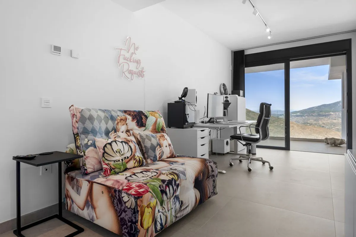 e73acebe-ab9c-495f-81d1-7a95e0eb0fd8