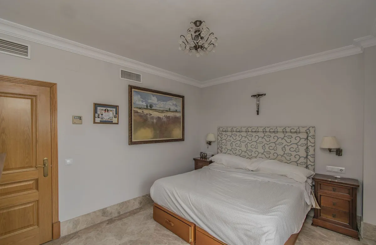 703d098f-b1da-4ee4-961d-53ac26fe033e