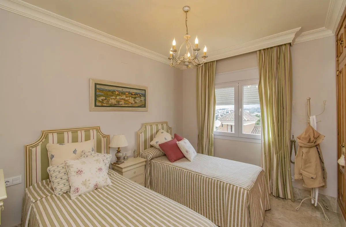 a979f2ee-05f4-4a4f-b60e-0b25ae3c2ef9