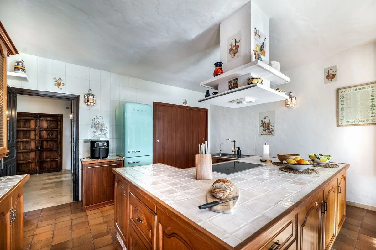 9b2ea51d-445d-432b-ab21-1848dddd63d3