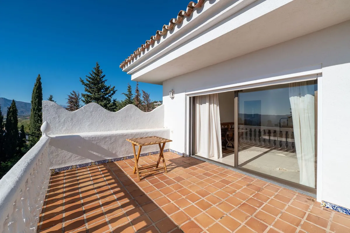 b6c40a82-f609-4ccb-92b3-d85981db9503