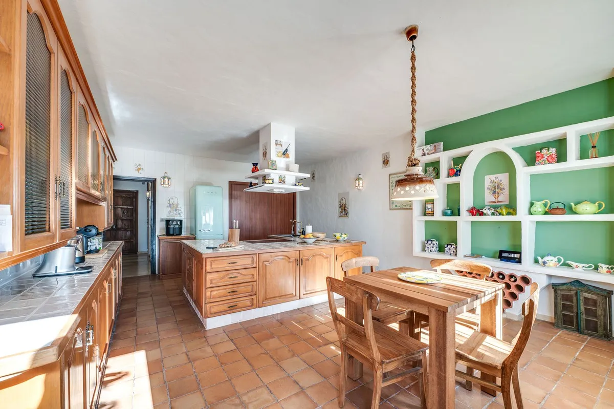 d9cef008-1331-41c3-bab8-f853192fdb91