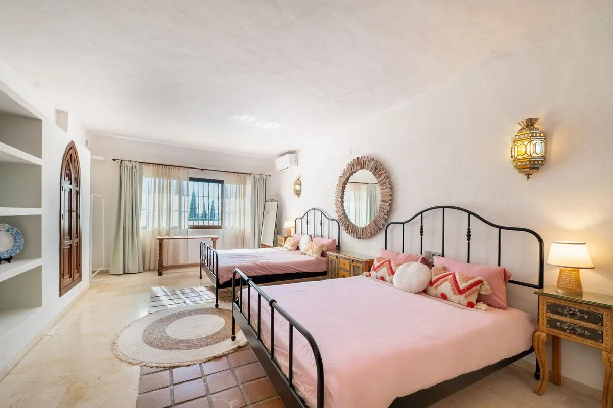 fba280b1-b3db-428e-be09-b57404fc74e4