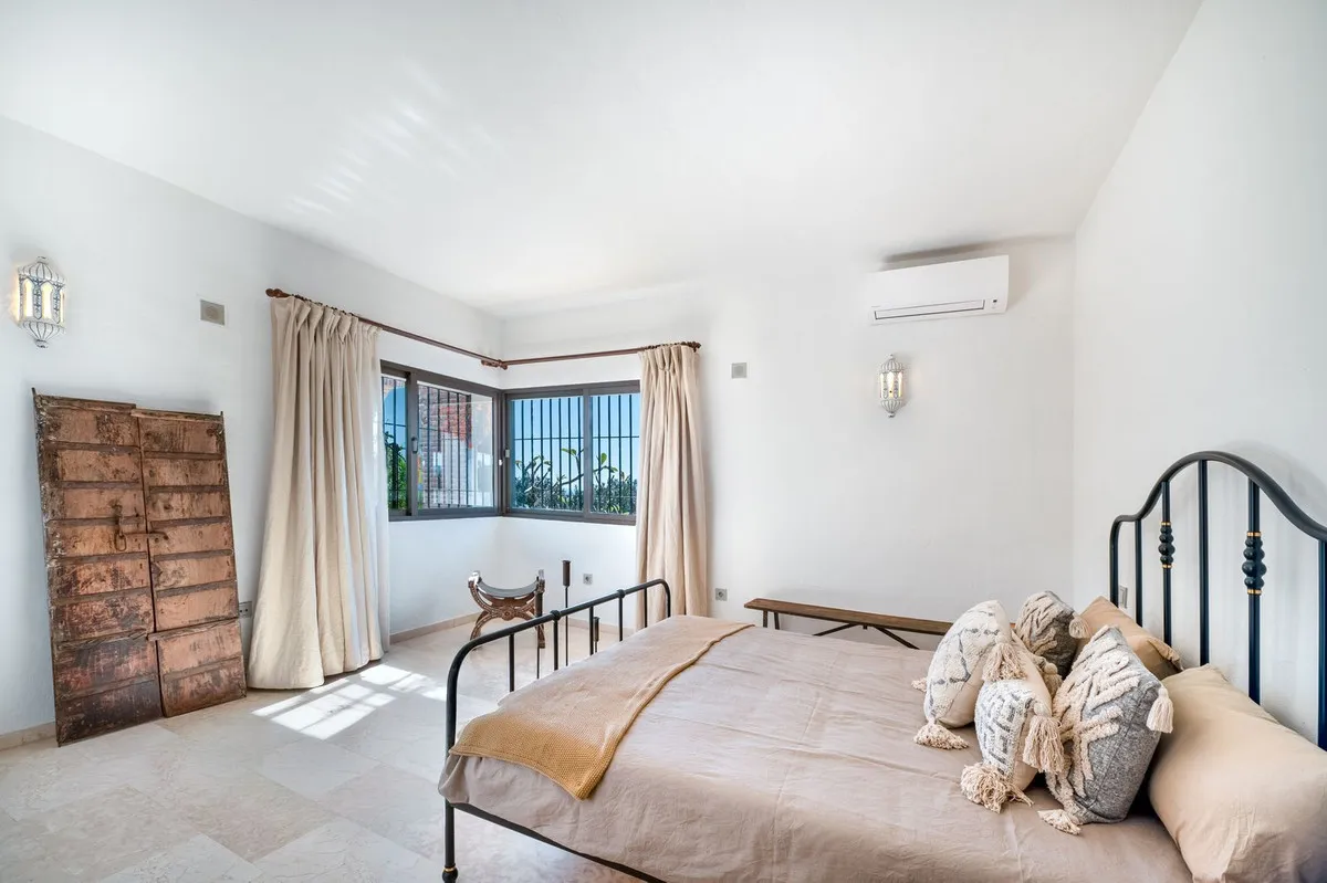 ffab993b-cab4-452e-8d9e-9bce5cdbf1ce