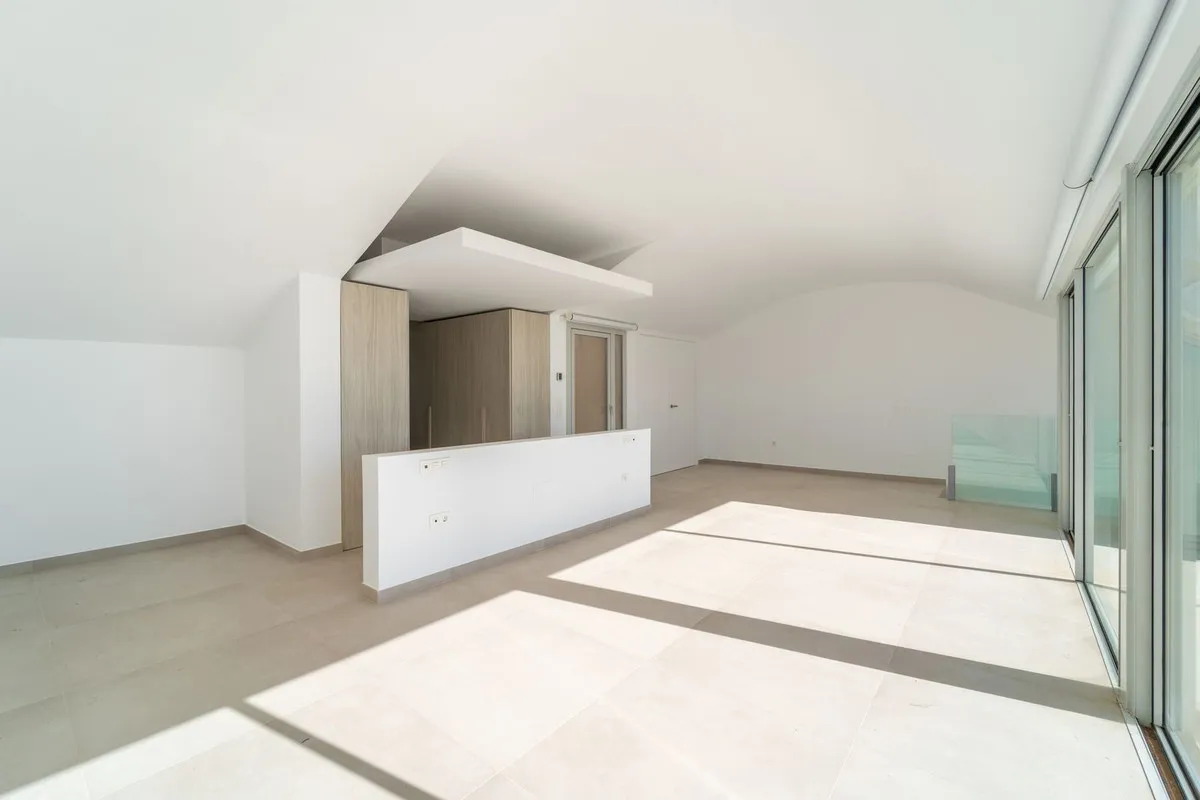 3fdfb2b9-047d-4e6b-b3ca-309865ee3df2