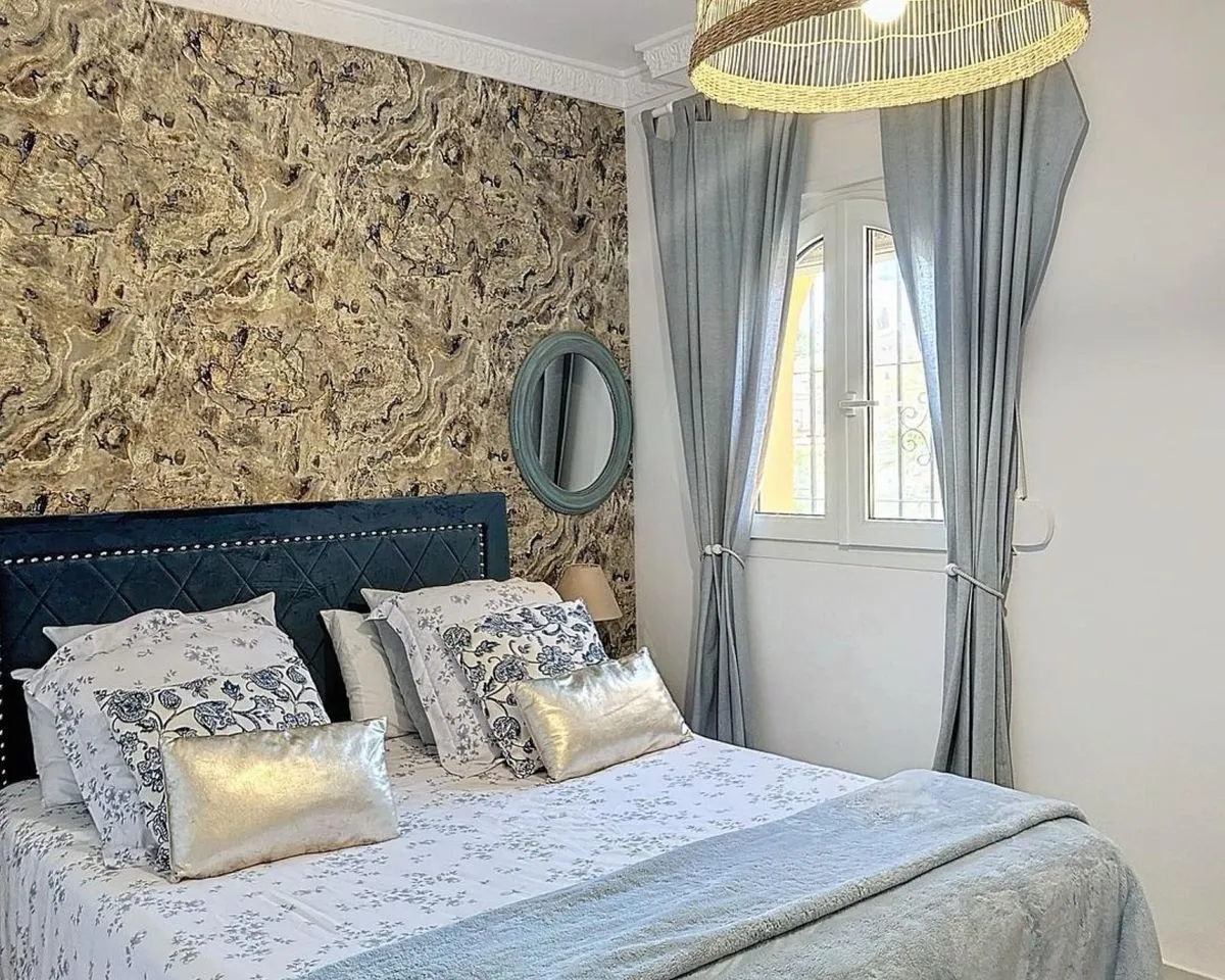 1518cddd-34fc-4d35-b803-35b4d2e8b1a6