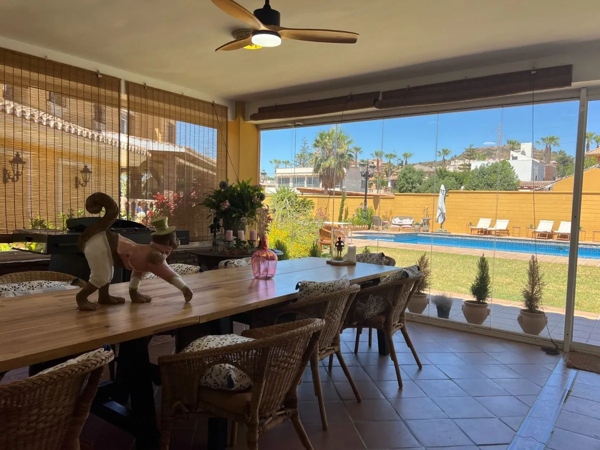 98528b51-049d-4cb9-b4d0-272f02304574