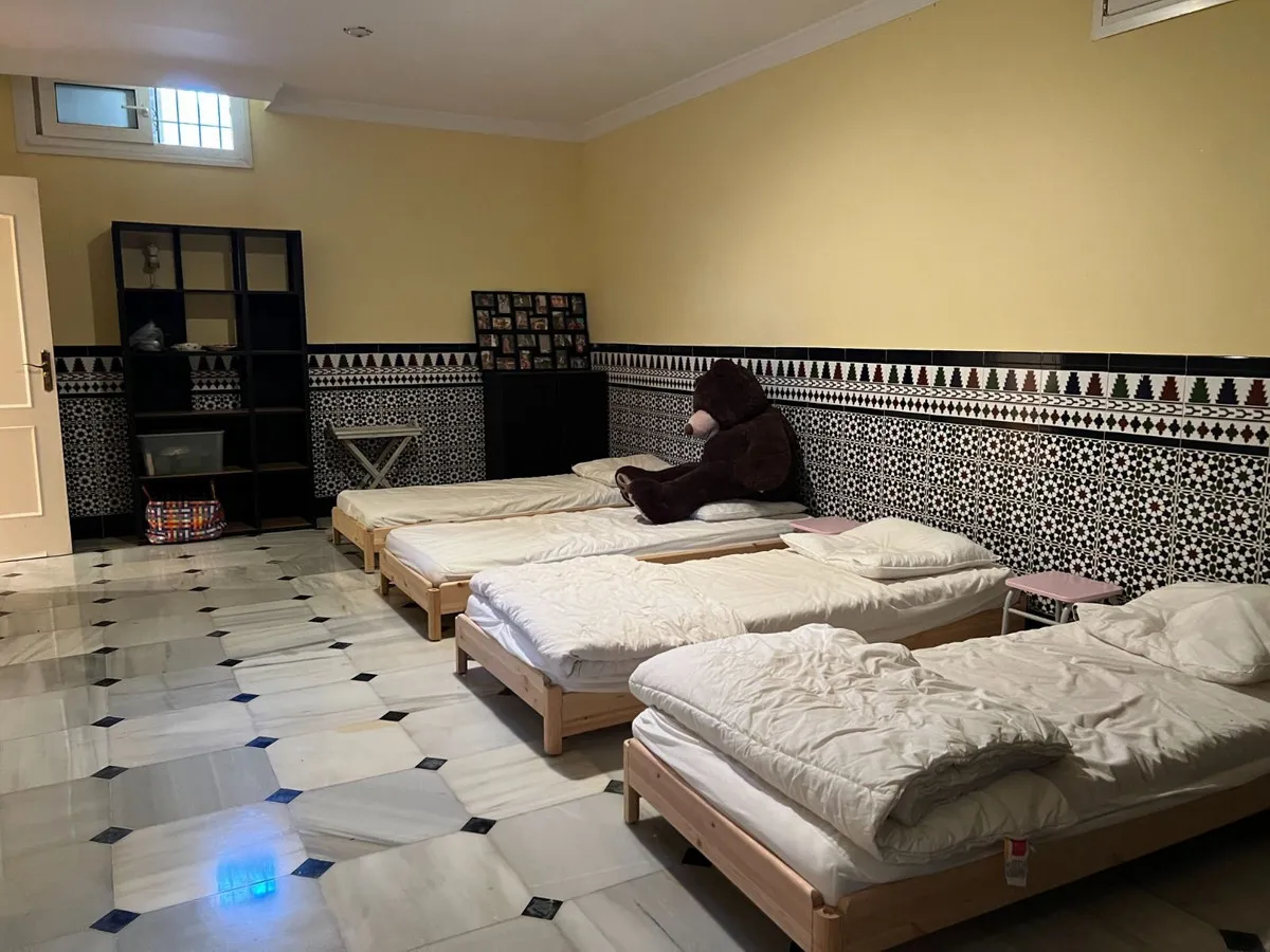 9b9efb44-5f32-4300-a0e3-e645be144829