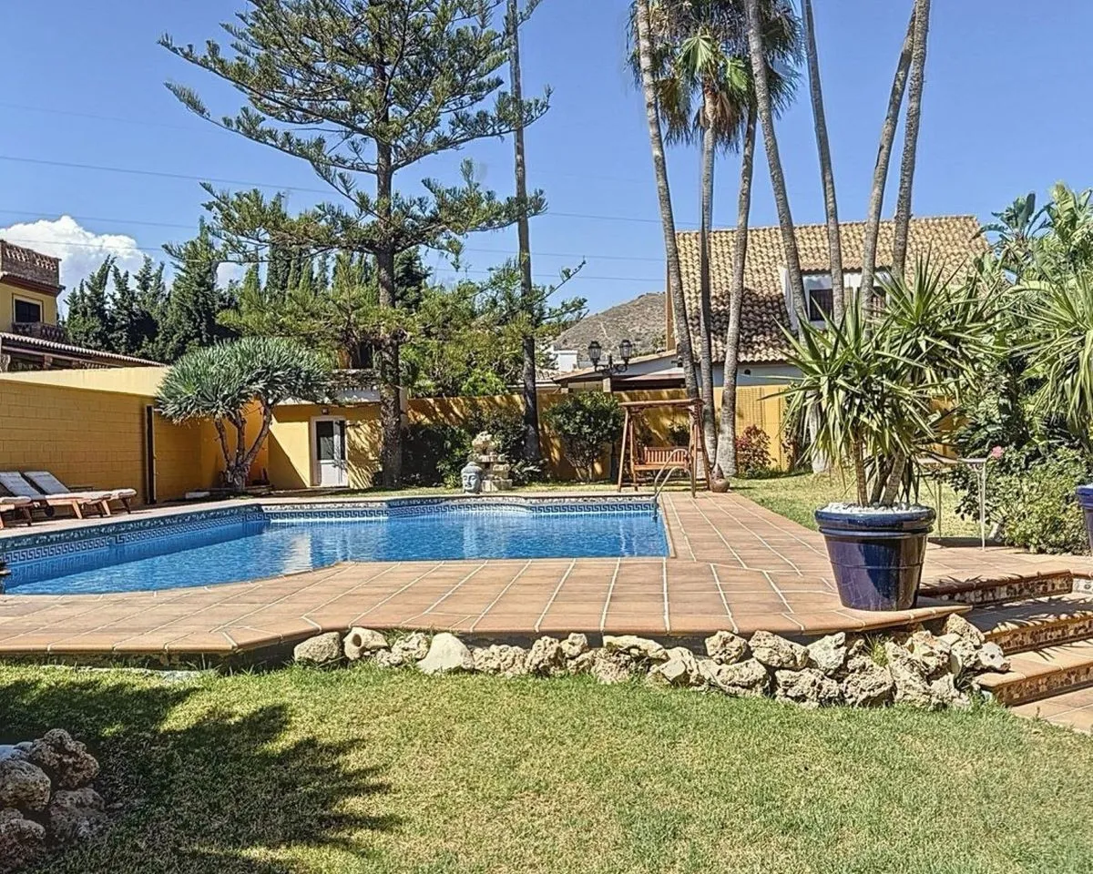 a8a3f371-1802-412a-a458-75e3a5984b7a