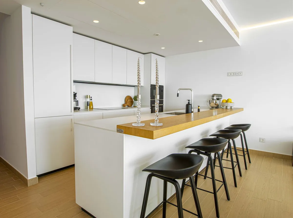 ce0386dd-ab48-49d4-b820-5e4382d77ea6