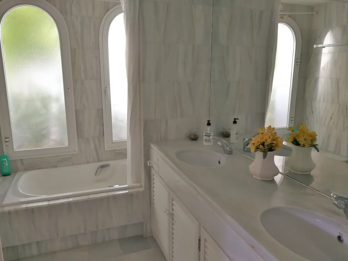 04fb89ae-82c3-43d8-b5ec-965ec6adad23