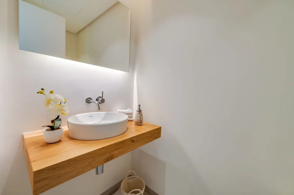 42c3148c-0e83-40c1-8c70-333b0efae033