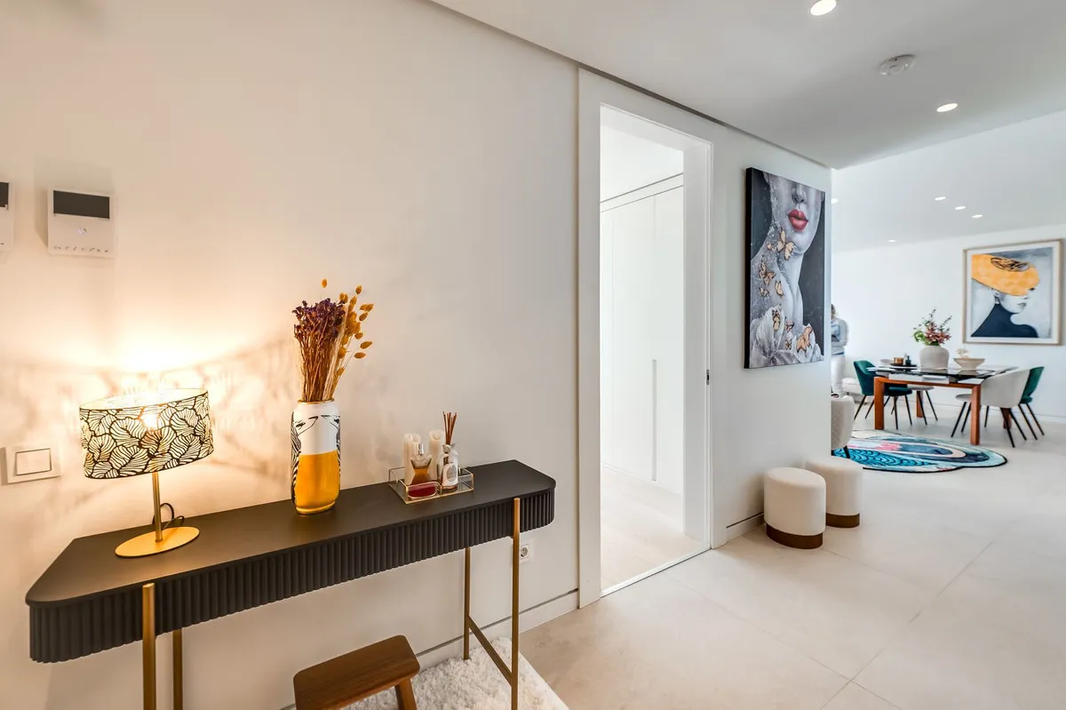 9c385b6a-1da9-49f7-8923-8df74ed93d73