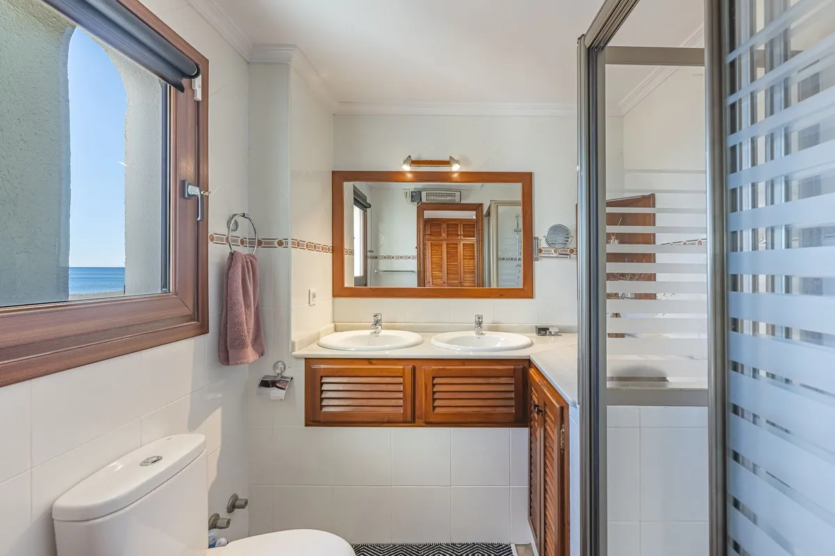 0fe5235d-c7a5-4801-8c75-b96ab69a14c7