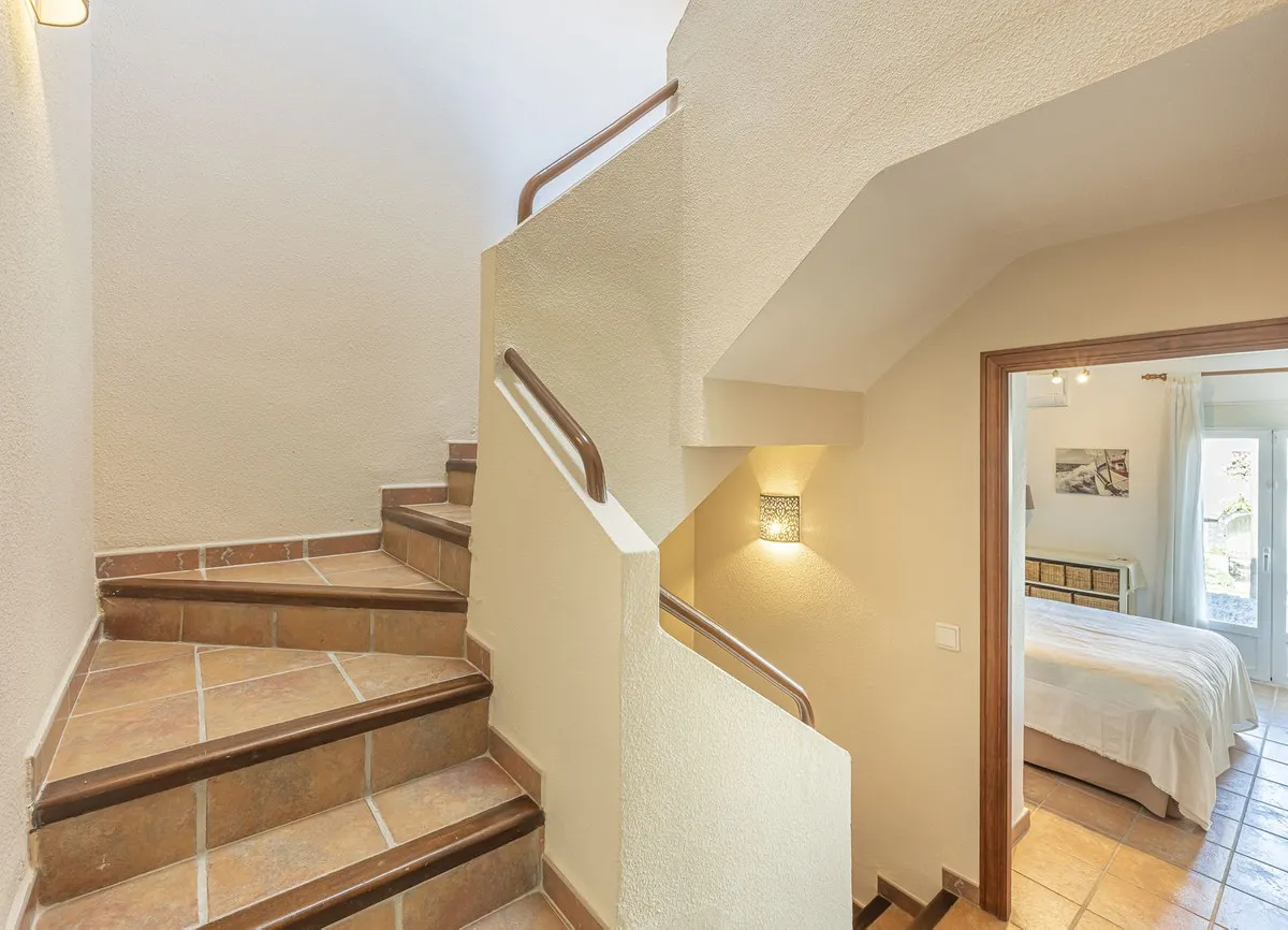 9adc5164-a12b-4350-ab79-03948d42368e