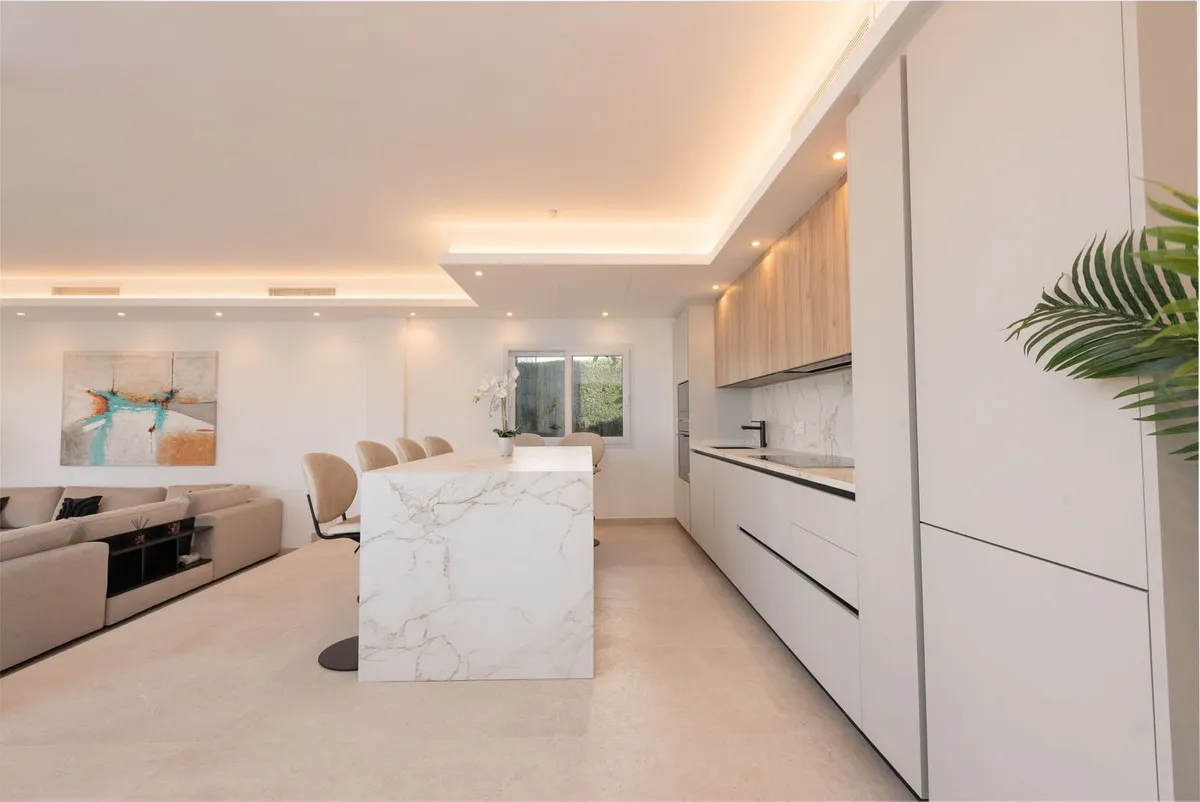 68107839-0f4a-4f4f-94ad-b5b242474e16