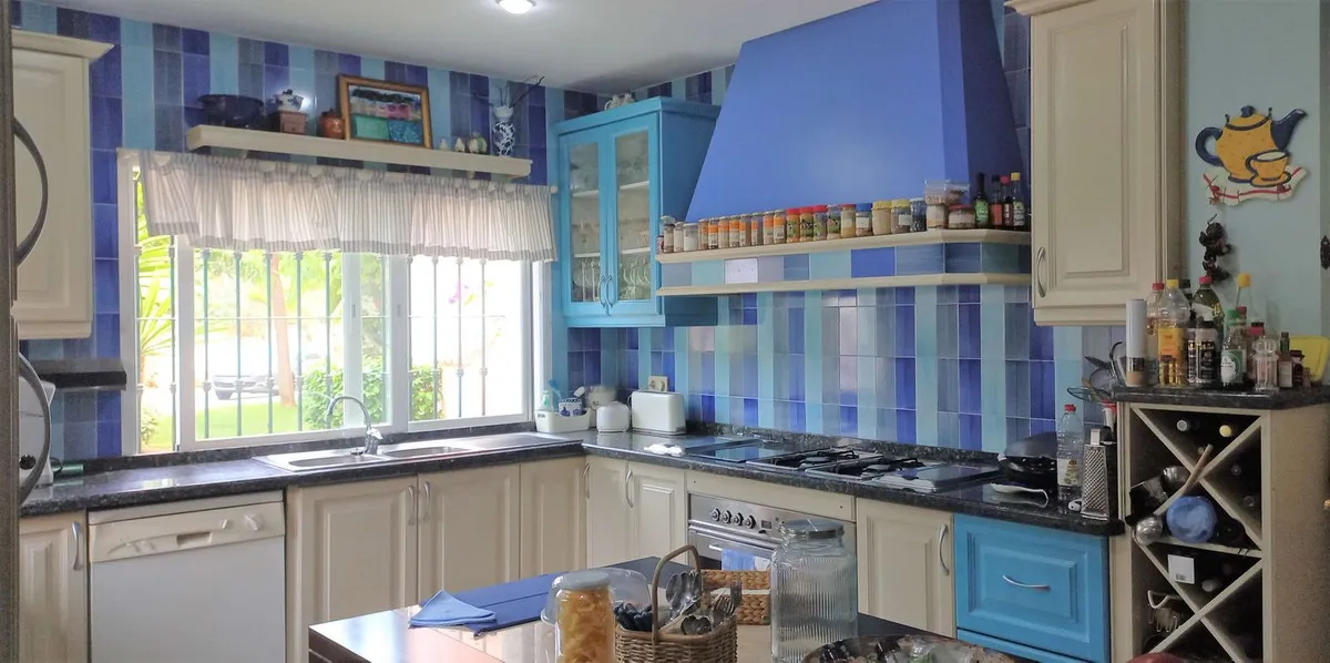 24d91138-22a2-4e8a-8628-26634d100552