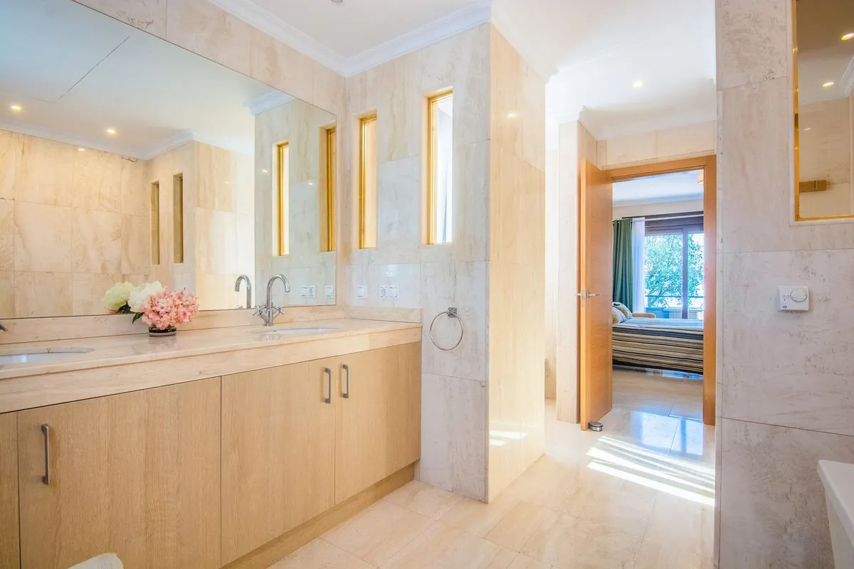 05d1fb98-1cdd-47d4-998d-ecb26a50e30d