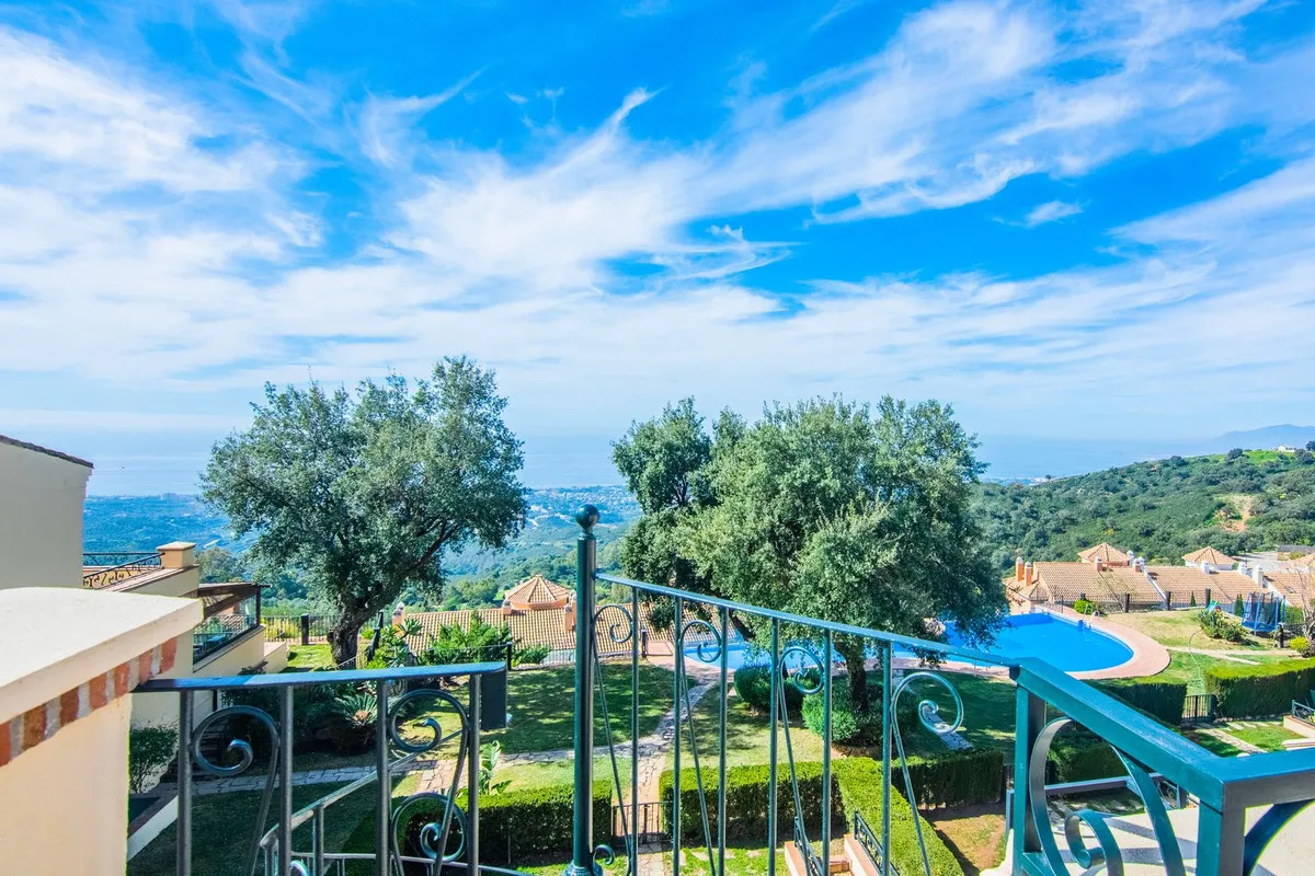 82fb2b30-1807-4243-ad88-aea18b79d628