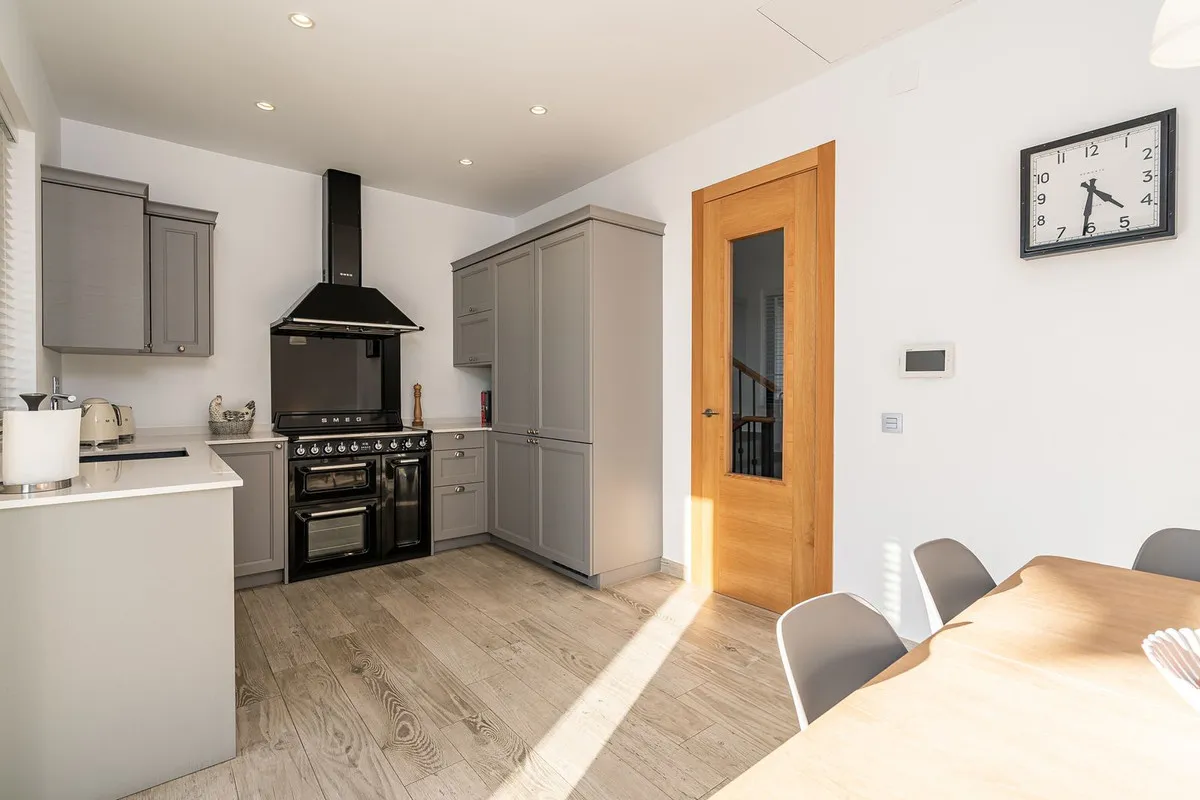 0bc97f98-cd83-48b3-8889-9939d1d8e917