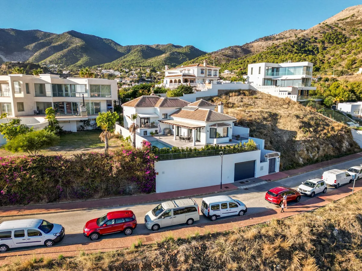 2e5c07fe-9664-4dfb-a1a6-9f0acf70f4a5