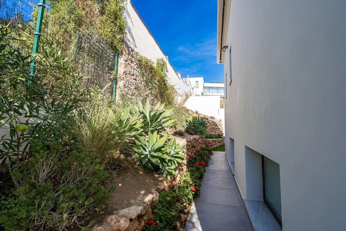 64b57dc1-9378-4fcc-bbc2-f9973b18b984